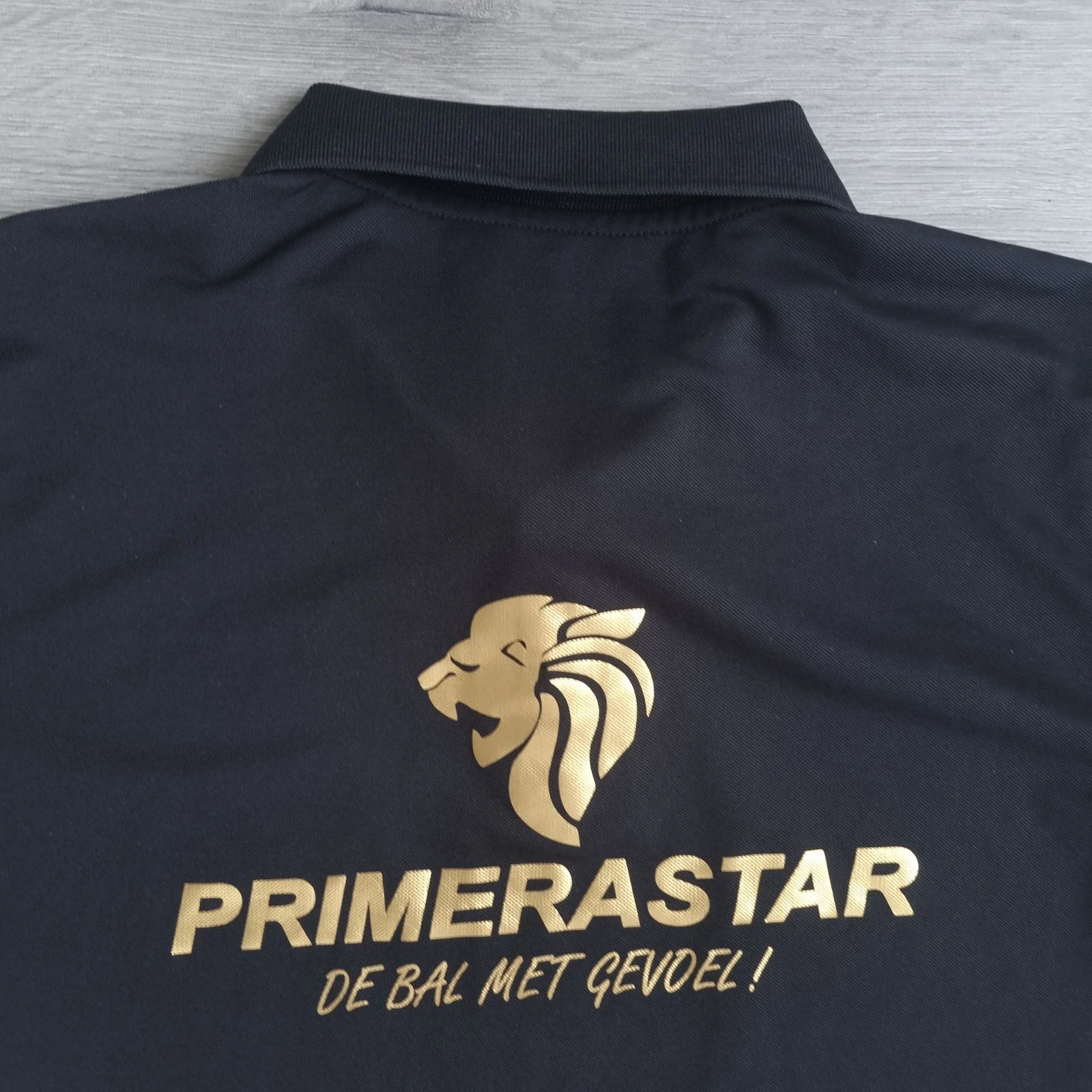 Polo deportivo negro KELME – Logo Primerastar Gold – Talla L / XL – photo 8